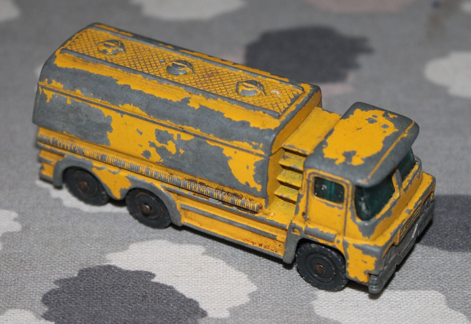 VINTAGE DIECAST MODEL ( HUSKY TANKER - YELLOW - ) IDEAL RESTORATION PROJECT