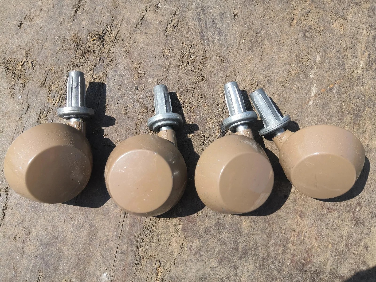 4x RECLAIMED VINTAGE FURNITURE CASTORS / WHEELS Salvage RESTORATION