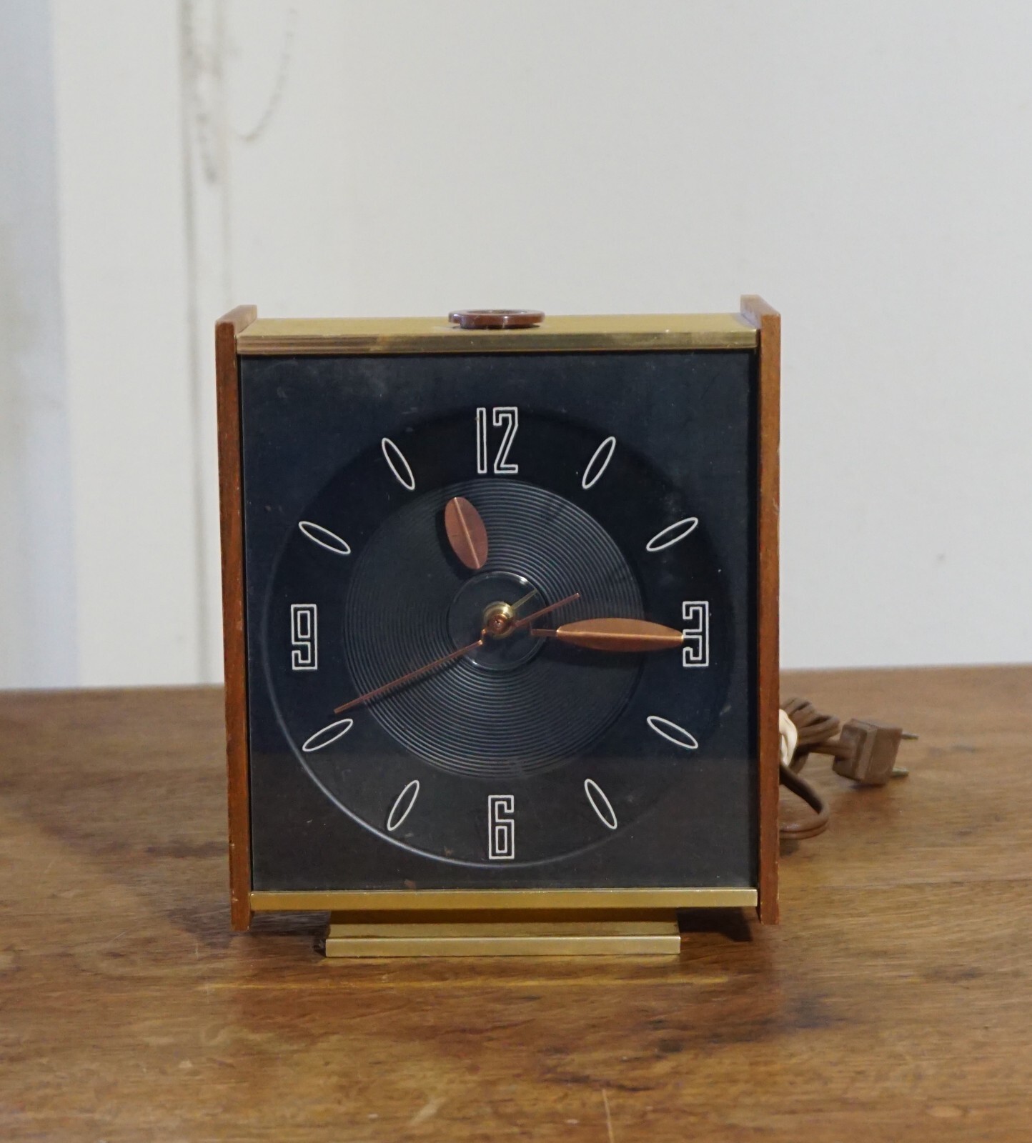 Mid Century Modern Electric Table Clock. PARTS OR REPAIR