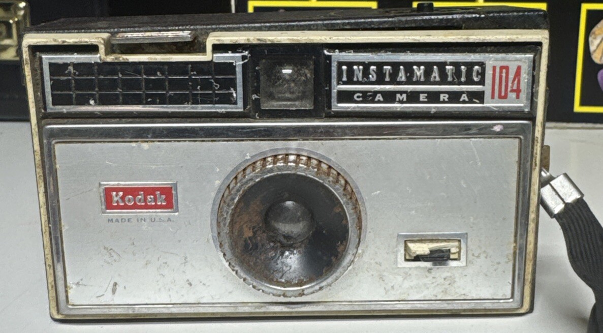 VTG 1966 Kodak Instamatic 104 Camera Mid Century Modern Retro For Repair & Parts
