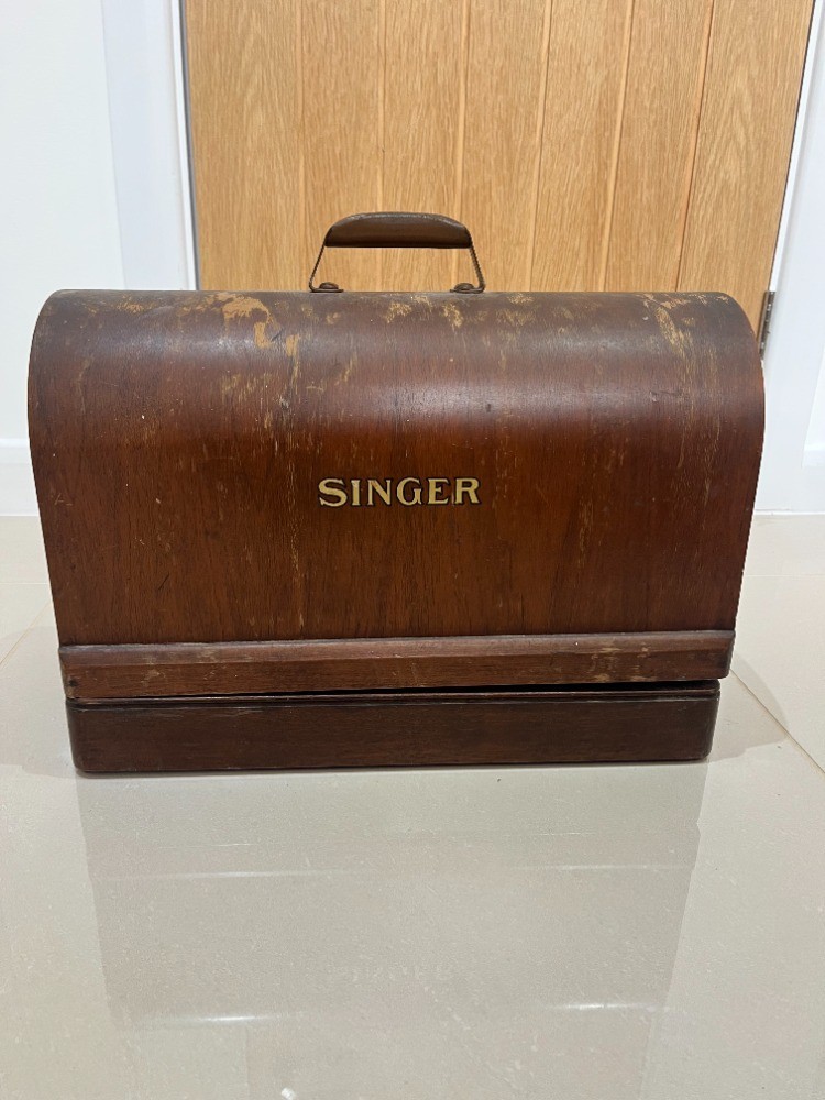 VINTAGE SINGER 128k 1956 SEWING MACHINE WITH CASE- FOR RESTORATION / PARTS/DECOR