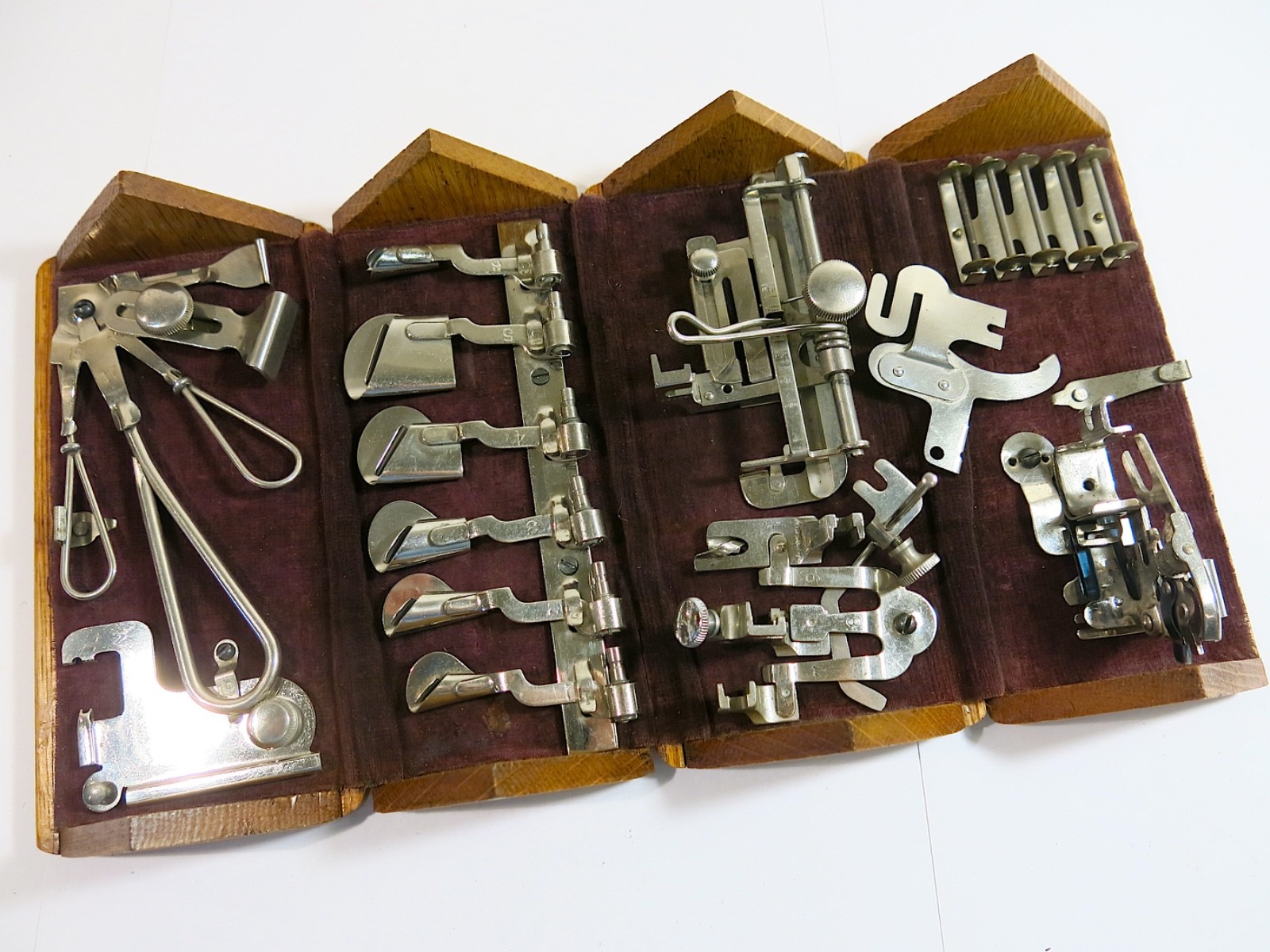 COMPLETE! Restored & Refinished Singer Sewing Machine 1889 Oak Puzzle Box