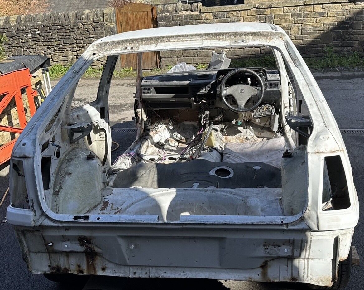 Astra MK2 GTE 16v Bare Shell White Barn Find Car Restoration Project Champion
